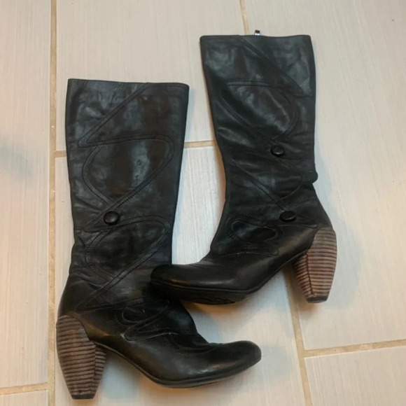 Jump For The People Born Tall Boots Button Detail 8 - Picture 2 of 13